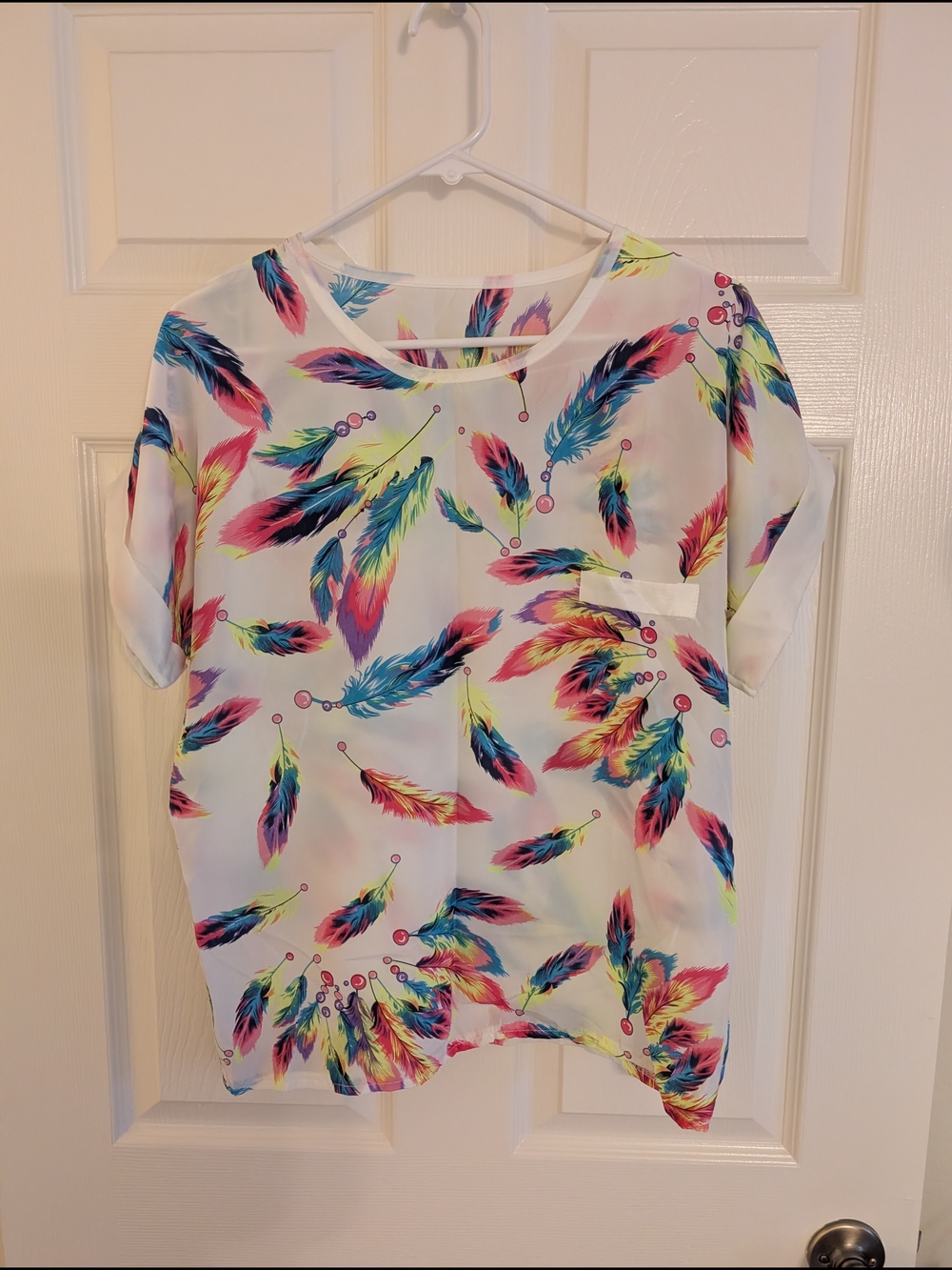 Singwing White Feather-Print Short Sleeve Blouse